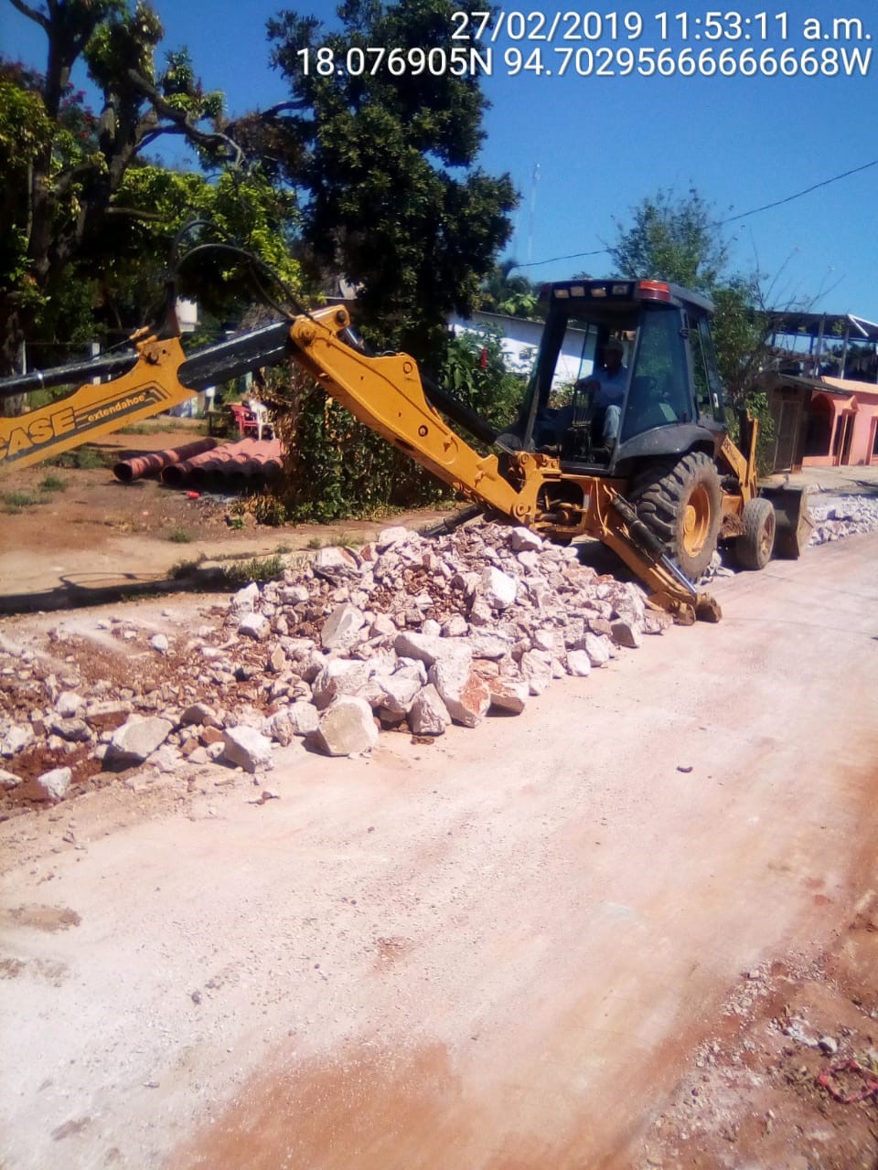 DEMOLICION A MAQUINA DE PAVIMENTO DE CONCRETO HIDRAULICO REFORZADO DE 15 CM. DE ESPESOR, INCLUYE APILE DEL MATERIAL.					
					
					
					
